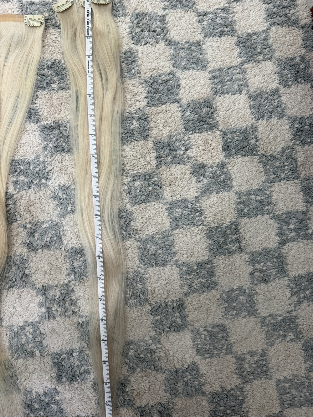 Luxy Clip-In Hair Extensions - Light/Platinum Blonde - Picture 4 of 5